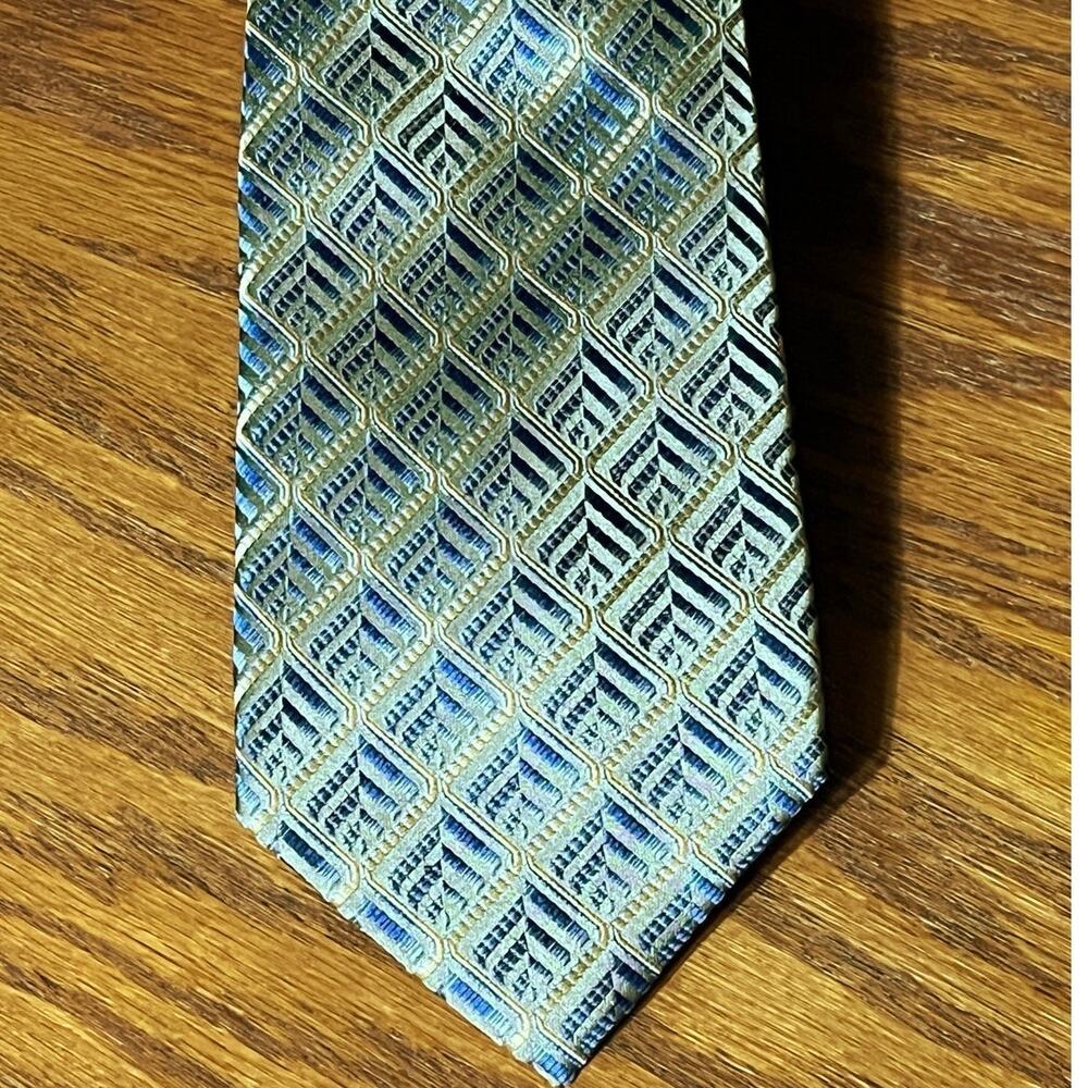 Carlo Monza Italy geometric 100% silk tie. Blue and gray/green 3-D effect.